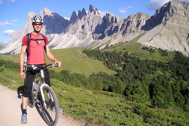 From Bike Riding Lessons to Guided Adventures - Pedalwise